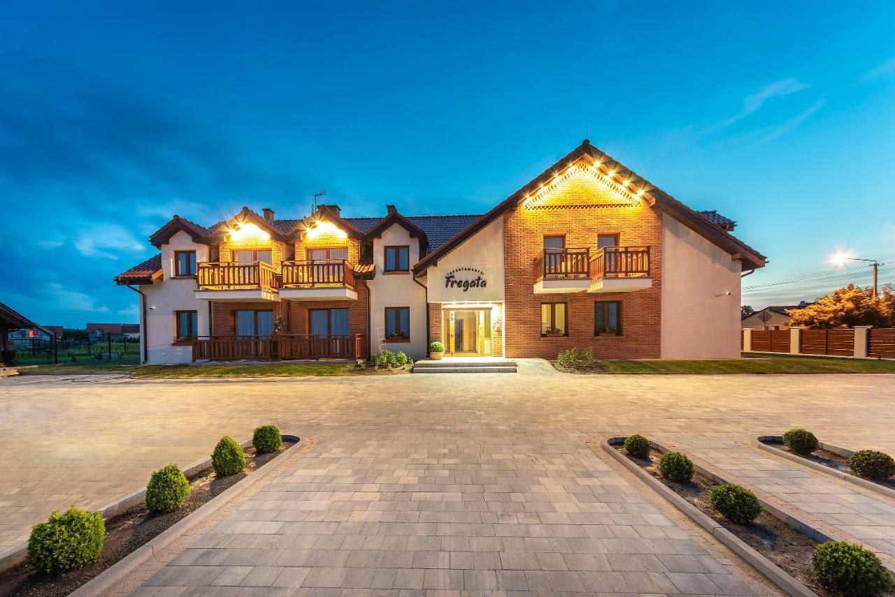 Apartamenty Fregata Mikołajki エクステリア 写真